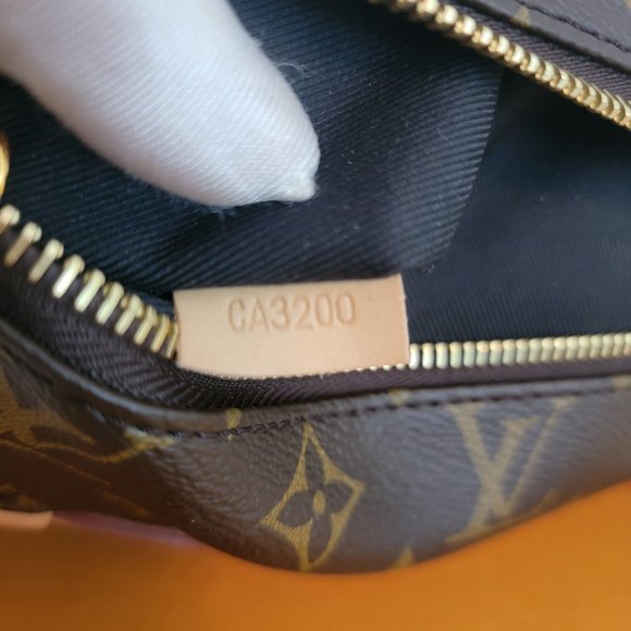 Louis Vuitton Bum Bag Monogram - Picture 2 of 16